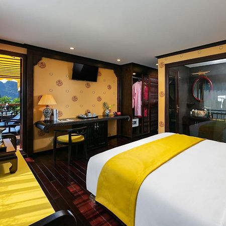 Nostalgia Halong Cruise Otel Ha Long Dış mekan fotoğraf