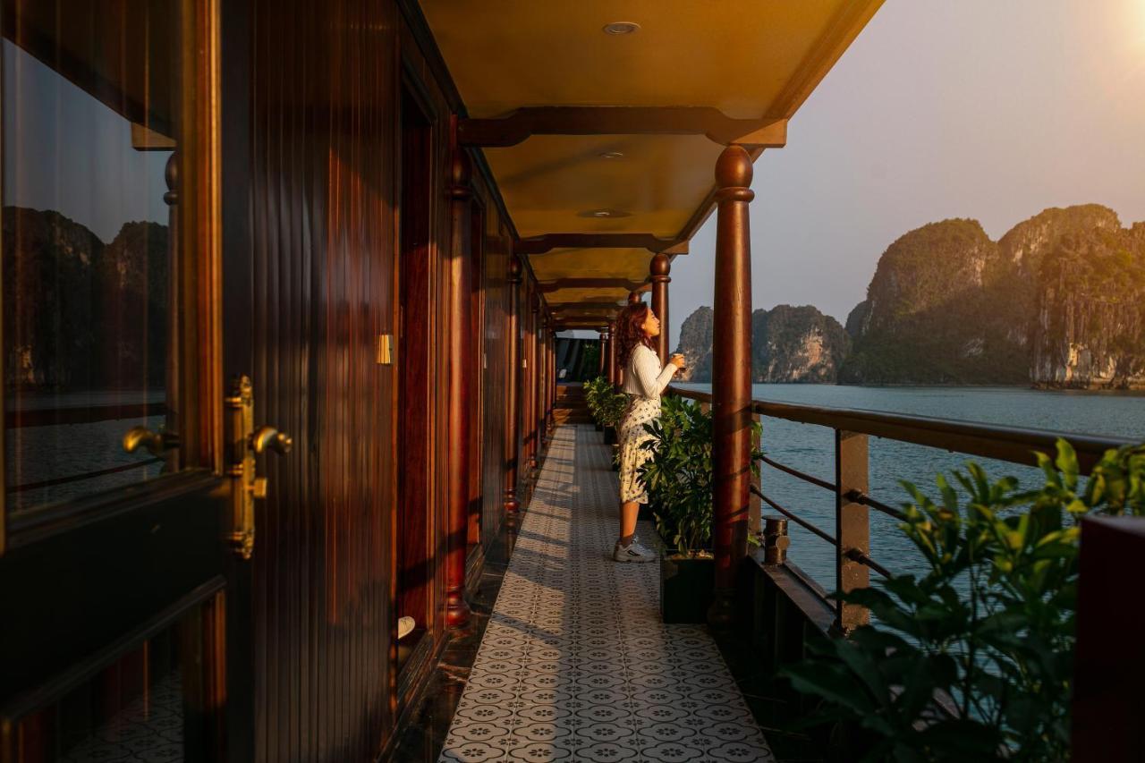 Nostalgia Halong Cruise Otel Ha Long Dış mekan fotoğraf