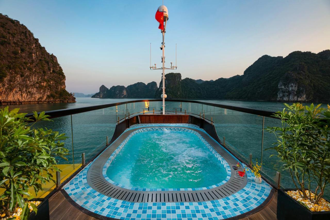 Nostalgia Halong Cruise Otel Ha Long Dış mekan fotoğraf