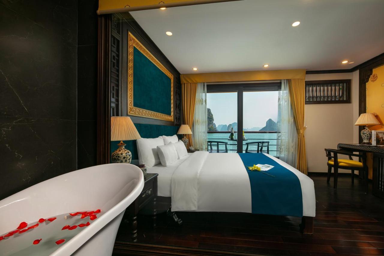 Nostalgia Halong Cruise Otel Ha Long Dış mekan fotoğraf