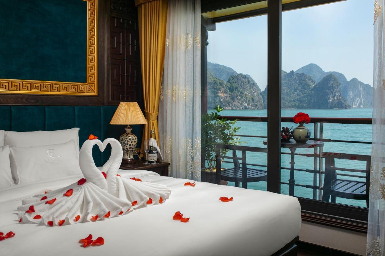 Nostalgia Halong Cruise Otel Ha Long Dış mekan fotoğraf