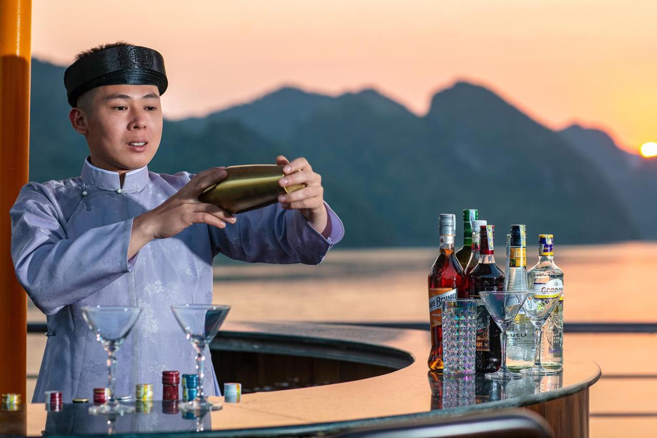 Nostalgia Halong Cruise Otel Ha Long Dış mekan fotoğraf