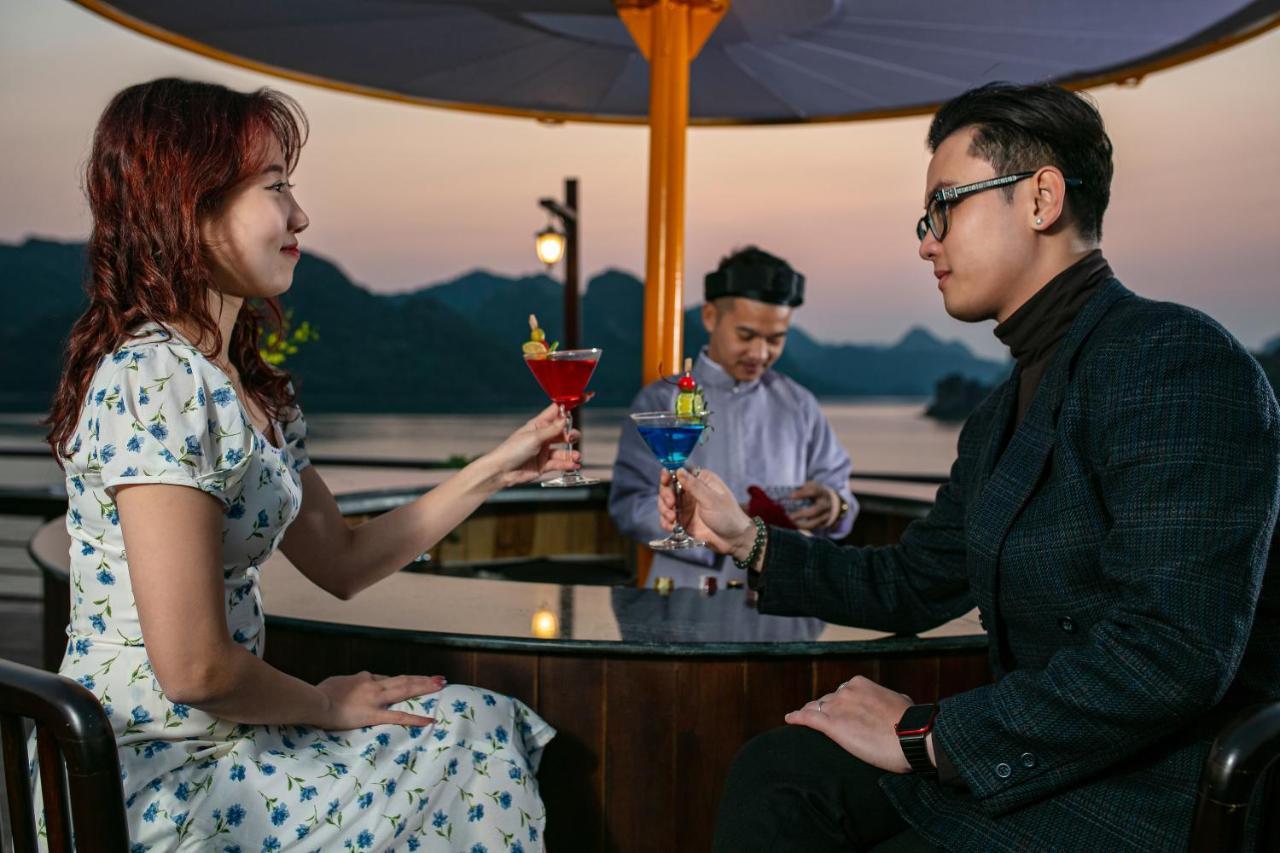 Nostalgia Halong Cruise Otel Ha Long Dış mekan fotoğraf